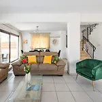 Sea Front Oceanus H3 By Ezoria Villas