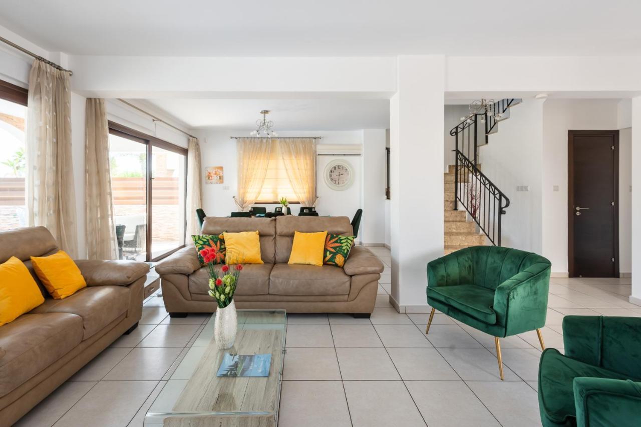 Sea Front Oceanus H3 By Ezoria Villa